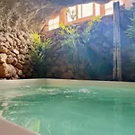 Cueva Thalia - Luxury Cave With Heated Indoor Pool And Garden סן מיגל דה אבונה