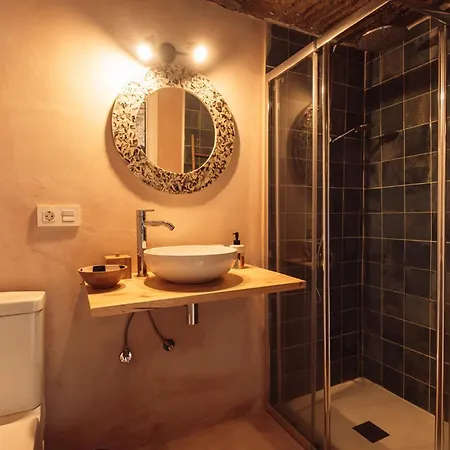 Cueva Thalia - Luxury Cave With Heated Indoor Pool And Garden Ferienhaus *