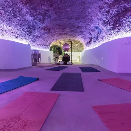 Cueva Thalia - Luxury Cave With Heated Indoor Pool And Garden *