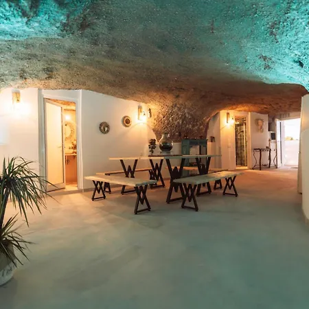 Cueva Thalia - Luxury Cave With Heated Indoor Pool And Garden Ferienhaus *