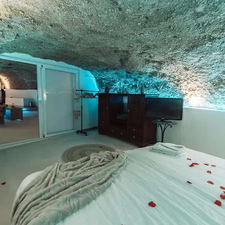 Cueva Thalia - Luxury Cave With Heated Indoor Pool And Garden Ferienhaus San Miguel de Abona