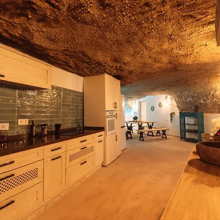Cueva Thalia - Luxury Cave With Heated Indoor Pool And Garden Feriehus *