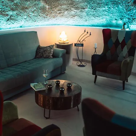 Feriehus Cueva Thalia - Luxury Cave With Heated Indoor Pool And Garden