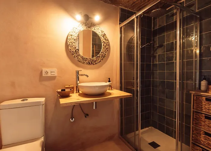 Cueva Thalia - Luxury Cave With Heated Indoor Pool And Garden Ferienhaus *