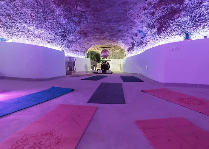 Cueva Thalia - Luxury Cave With Heated Indoor Pool And Garden *