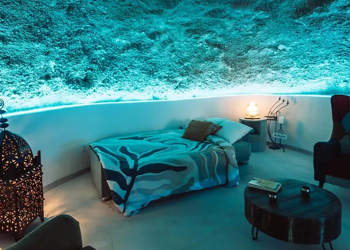 Cueva Thalia - Luxury Cave With Heated Indoor Pool And Garden Ferienhaus