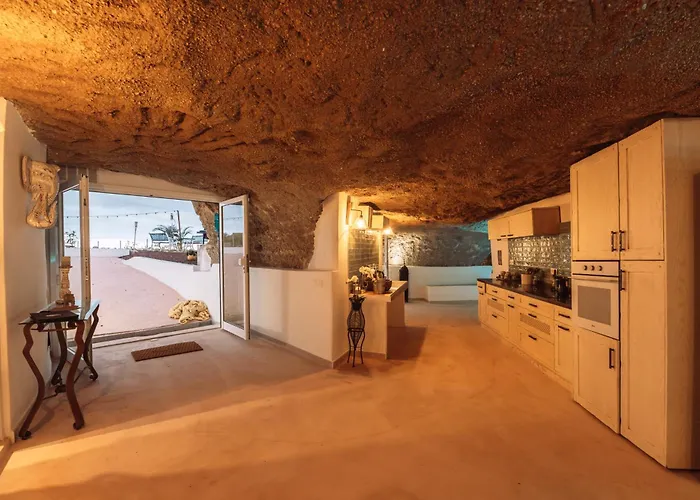 Cueva Thalia - Luxury Cave With Heated Indoor Pool And Garden *