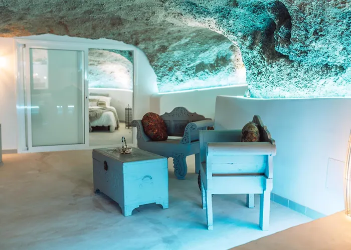 Cueva Thalia - Luxury Cave With Heated Indoor Pool And Garden Ferienhaus *